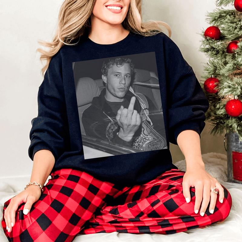 Heath Ledger Middle Finger Shirt, Heath Ledger Merch, Patrick Verona Shirt, Rip Heath Ledger Sưeatshirt, Unisex Clothing, Clothing
