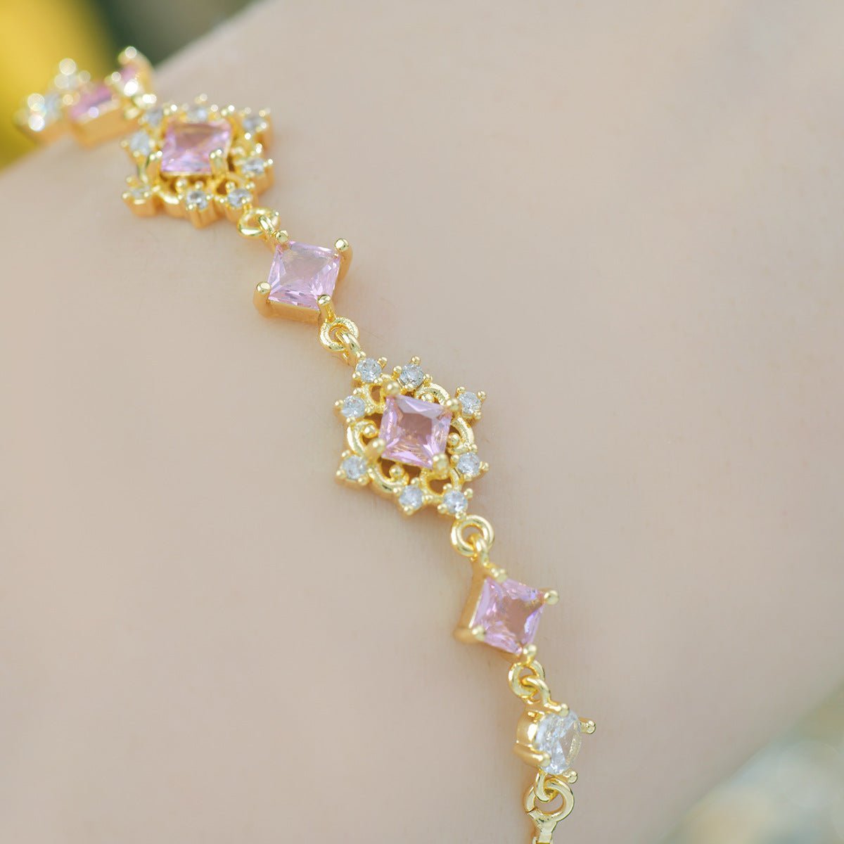 Daphne Bracelet in Pink
