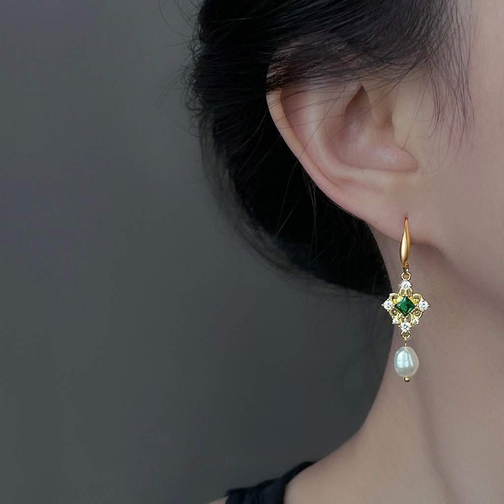 [Sample Sale] Daphne Emerald Pearl Earrings