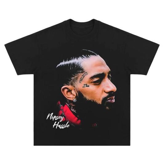 GRAPHIC TEE  NIPSEY HUSSLE 4.26 T-SHIRT - STREETWEAR