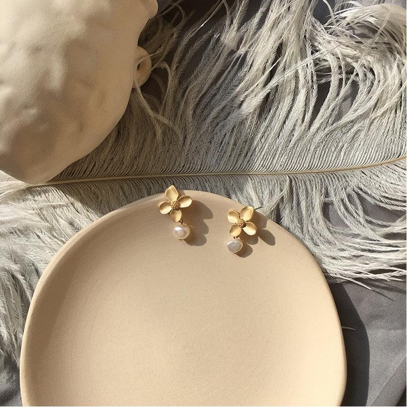 [Sample Sale] Flower Pearl Earrings