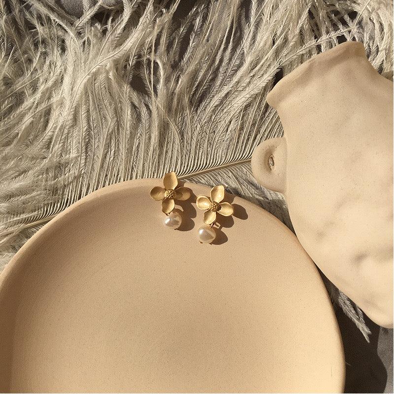 [Sample Sale] Flower Pearl Earrings
