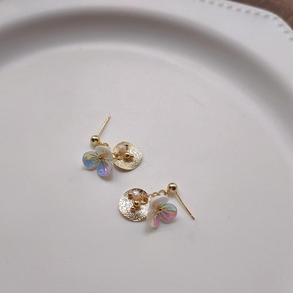 Flower & Pearl Stud Earrings - Leah