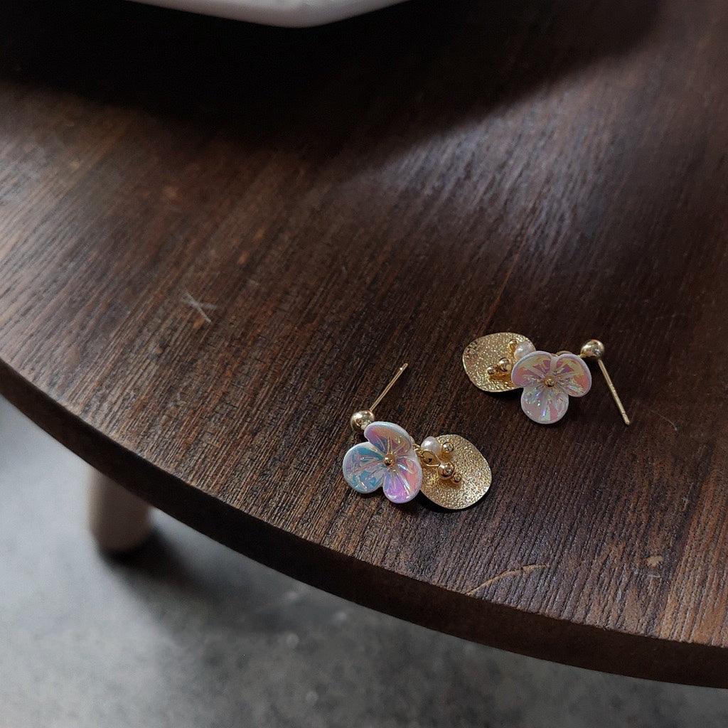 Flower & Pearl Stud Earrings - Leah