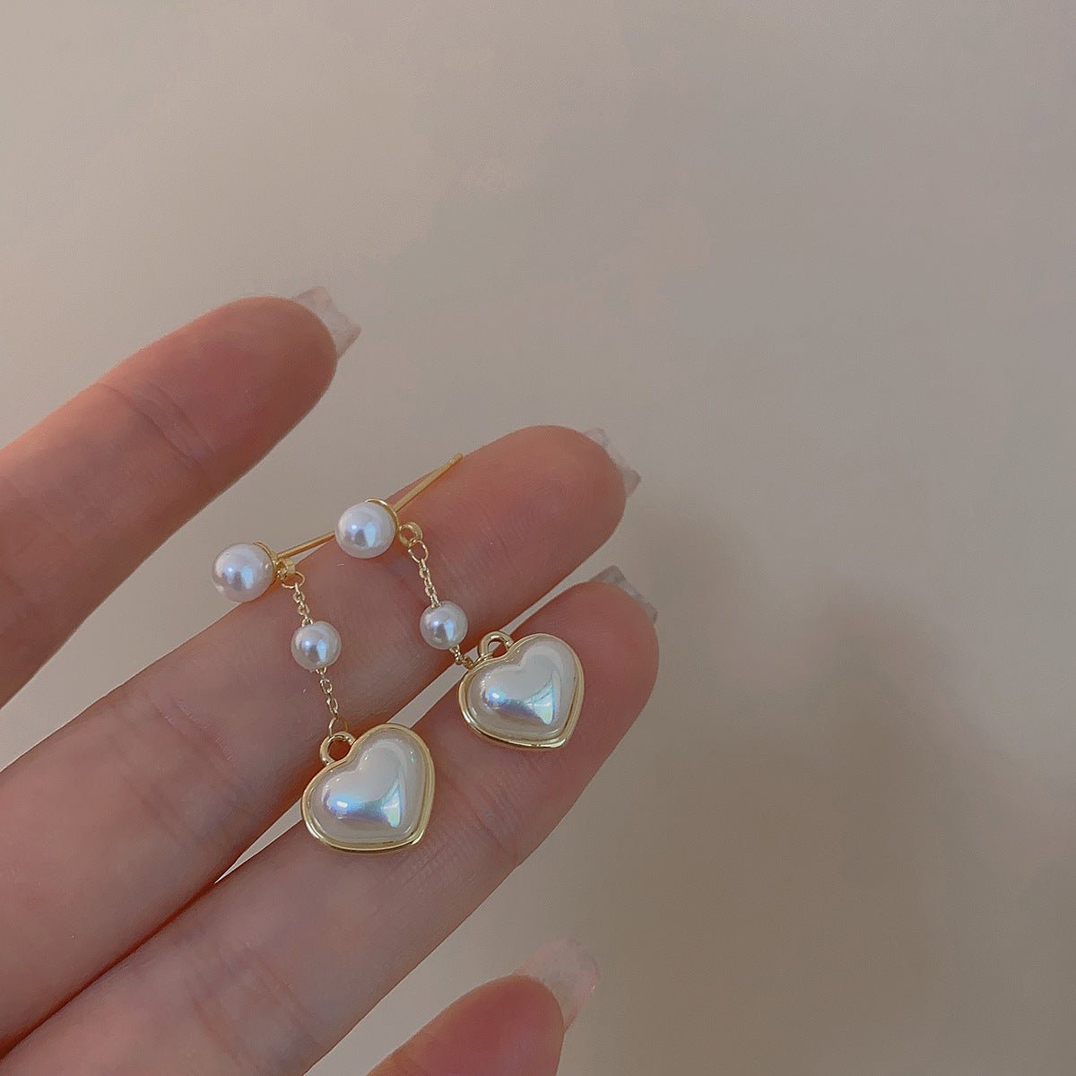 [Sample Sale] Pearl Heart Earrings