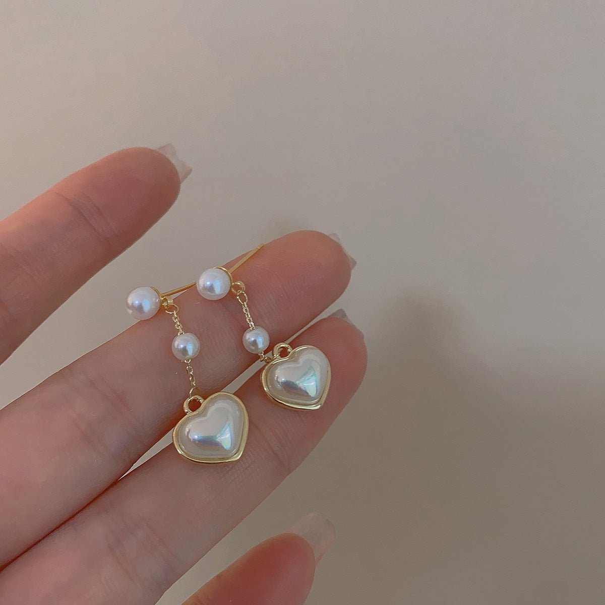 [Sample Sale] Pearl Heart Earrings