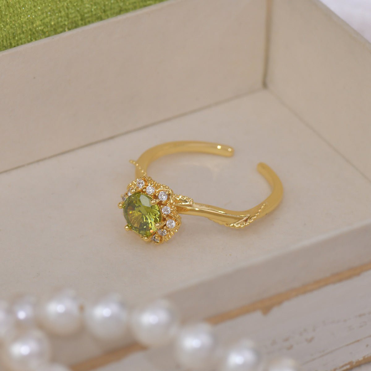 Twist Peridot Ring in Gold