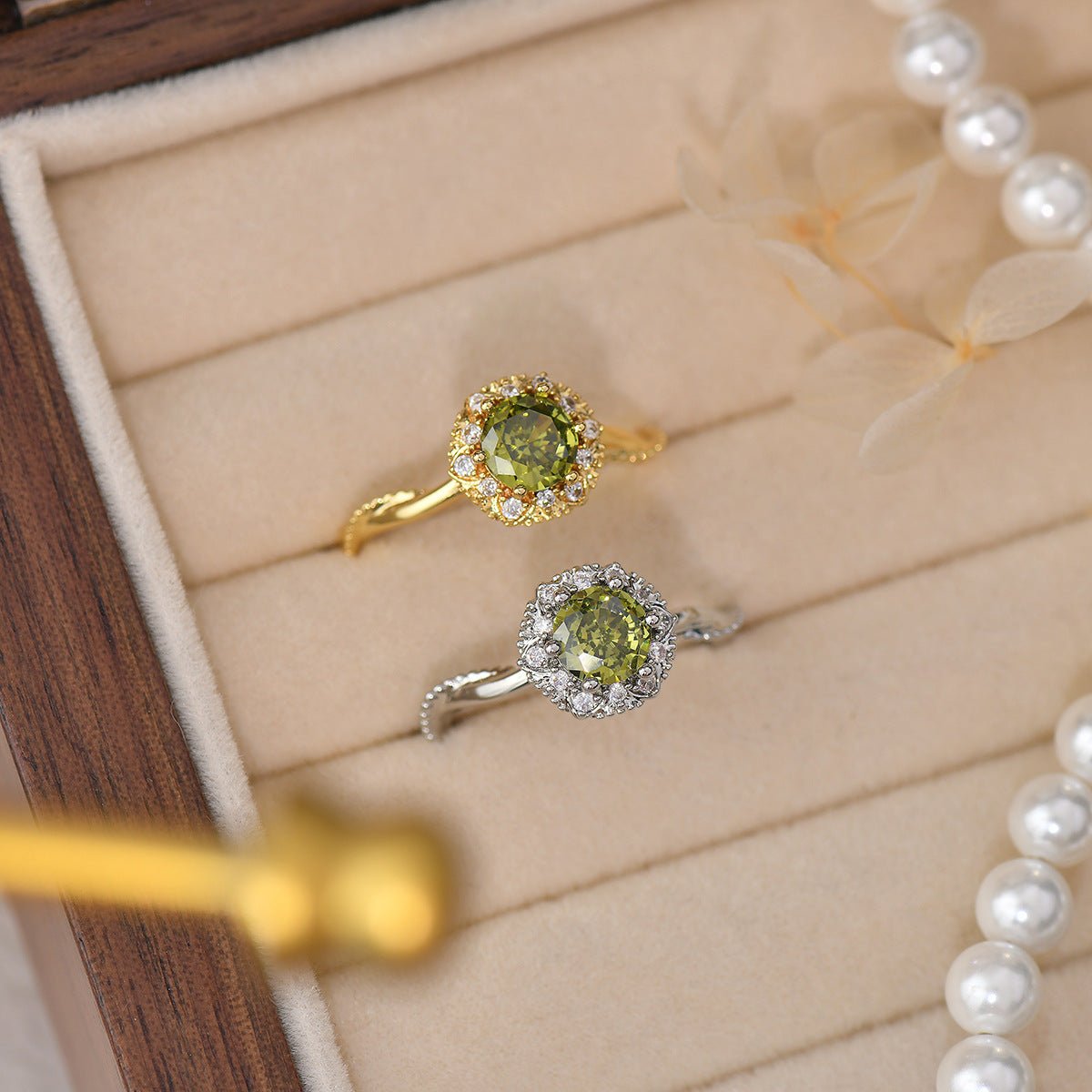 Twist Peridot Ring in Gold