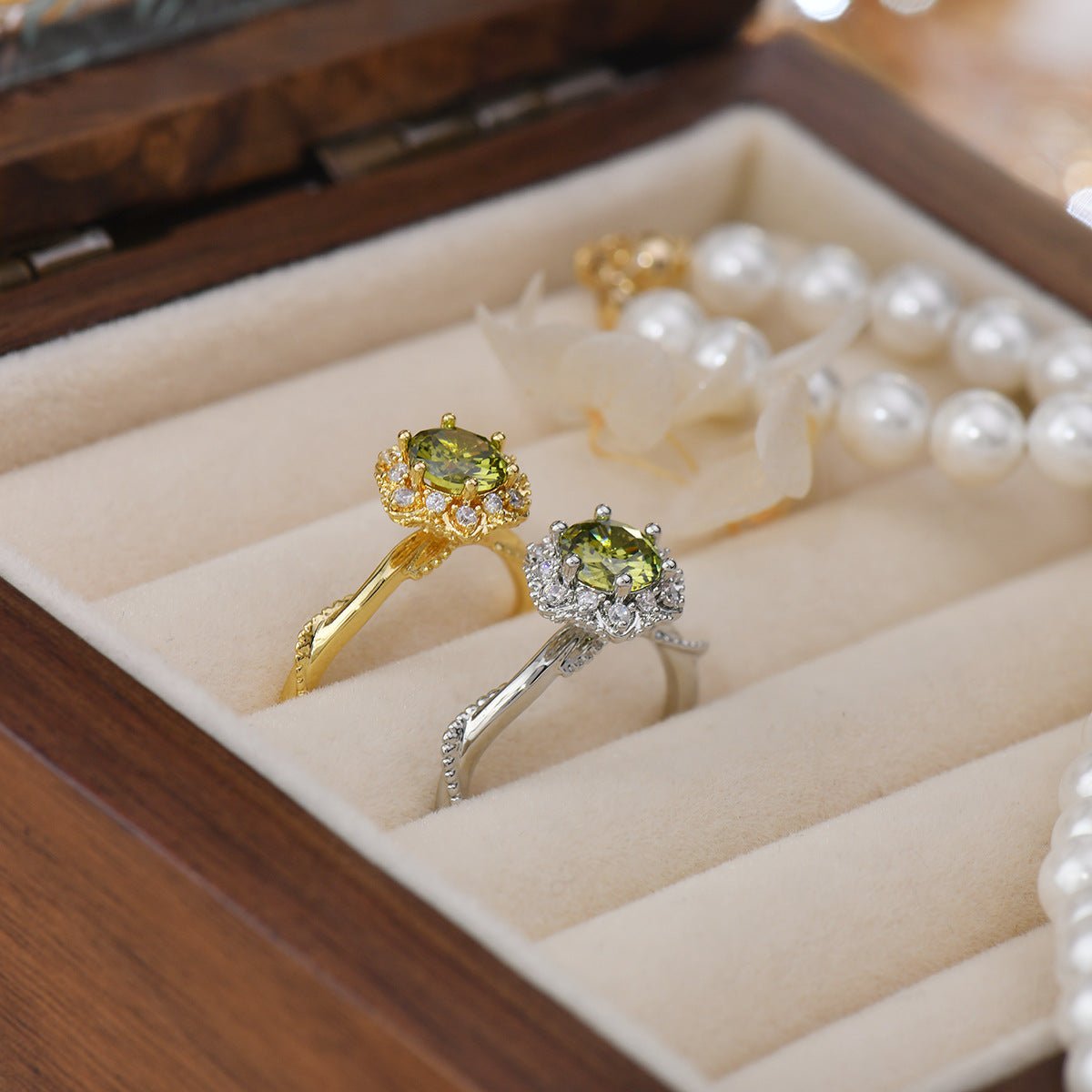 Twist Peridot Ring in Gold