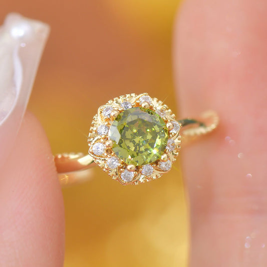Twist Peridot Ring in Gold
