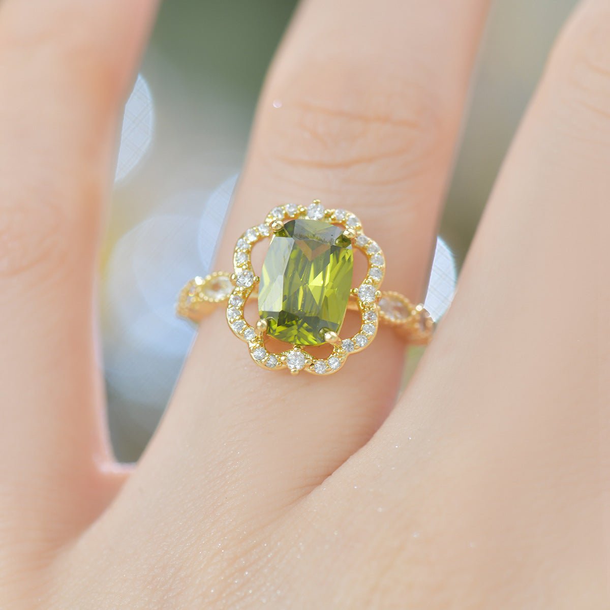 Verdant Fleur Royale Ring